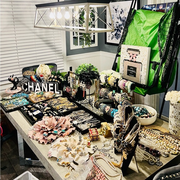 MY 1ST JEWELRY SHOW!!!! PLEASE LIKE TO BE NOTIFIED OF MY LIVE SHOW!!! - Picture 9 of 17